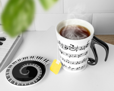 Kubek muzyka z pokrywką - UWERTURA